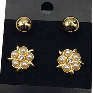 5/15 NWT 2 pair gold tone pearl style earrings